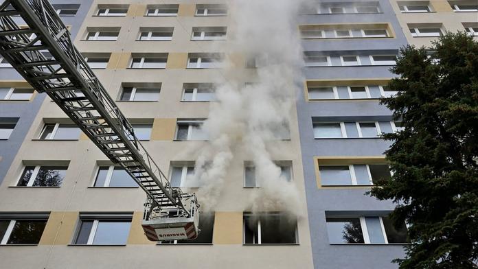 Hasiči zasahovali u požáru bytu v Jarníkově ulici na pražském Chodově