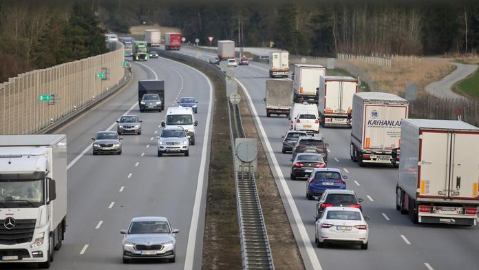 PŘEHLED: Známky a mýto na cestě k moři. Dobře vybraná trasa může ušetřit
