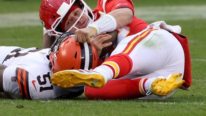 Obhájcům Super Bowlu zatrnulo! Mahomes po zranění nemohl ani vstát