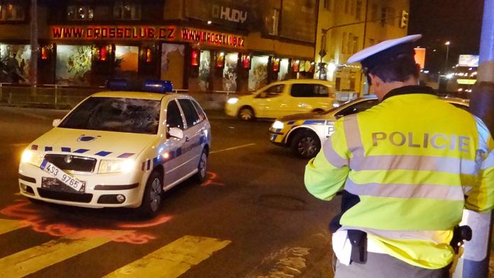 Cyklista vjel do cesty celníkům, skončil v nemocnici