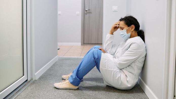 Dochází mi síly, říká lékařka. Na klidné Vánoce s rodinou může zapomenout