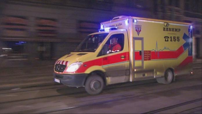 Holčička (4) spadla z garáže, lékaři jí musí operovat nohu
