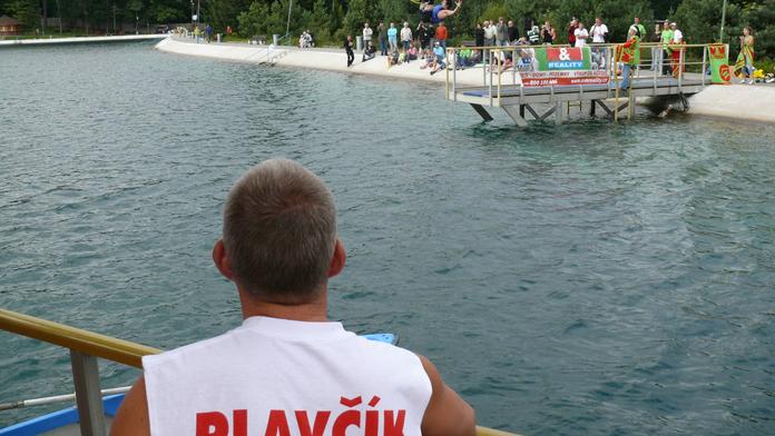Koupací sezóna v ohrožení! Na spoustě míst chybějí plavčíci