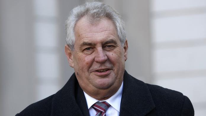 V Zemanově straně se jen pije, zuří Kopecký. Utekl k ČSSD