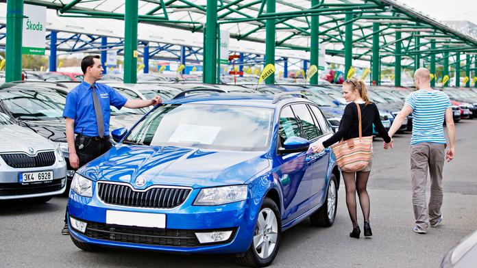 Valentýnská analýza: Pro muže je automobil srdcovou záležitostí, ženy v něm vidí spíše praktického pomocníka