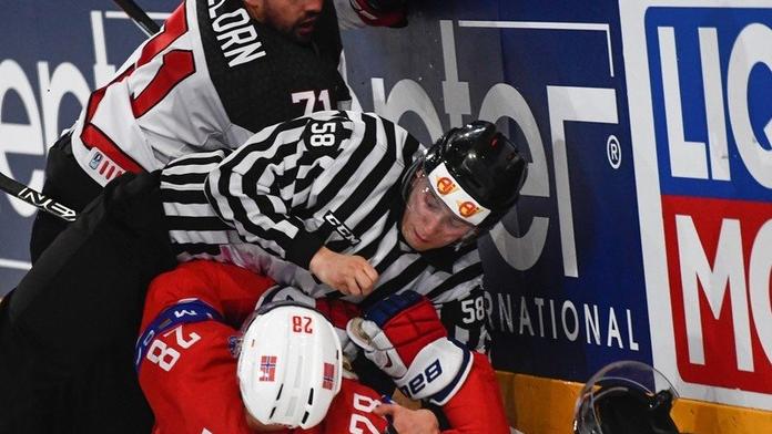 První český sudí pozná NHL! Do rvačky se nezasahuje, pochopil