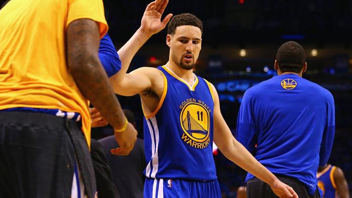 Druhý mečbol odvrácen! Warriors po skvělém obratu žijí dál