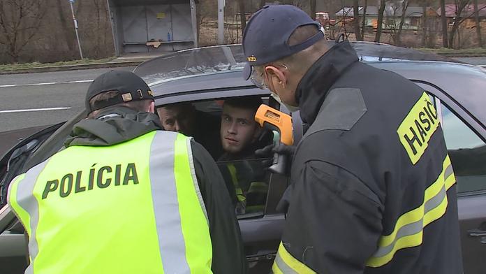 Slovensko zpřísní kontroly na hranicích. Uzavře některé přechody