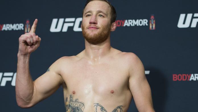 UFC zápasník Gaethje obdaroval studenty, zaplatil za ně školní dluh