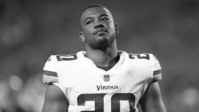 Další tragédie v NFL. Při autonehodě zemřel hráč Arizony Cardinals