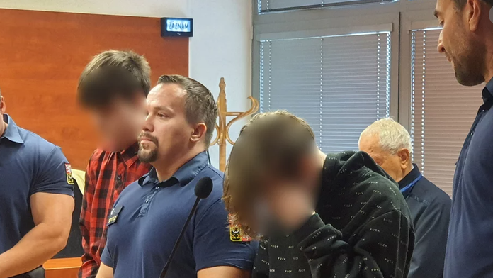 Mladíci brutálně zavraždili 13letého chlapce. Soud je poslal za mříže