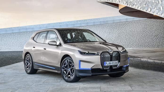 Hrůzná nehoda testovacího autonomního BMW. Není samoříditelné, brání se výrobce