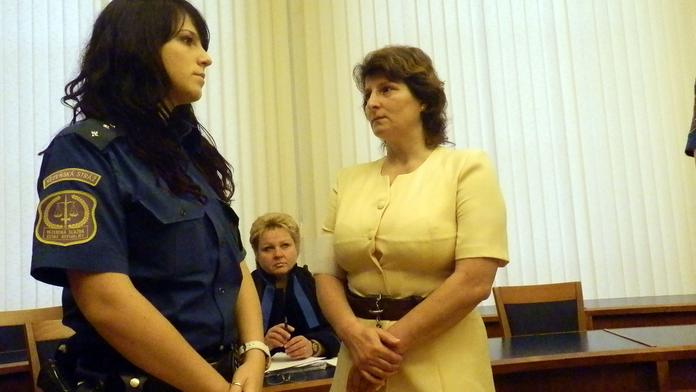 Dcera zasekla otci do hlavy sekeru, on jí odpustil! Hrozí jí 12 let
