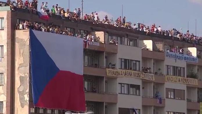 Lidé chtějí konec českého Trumpa, píší o protestu světová média