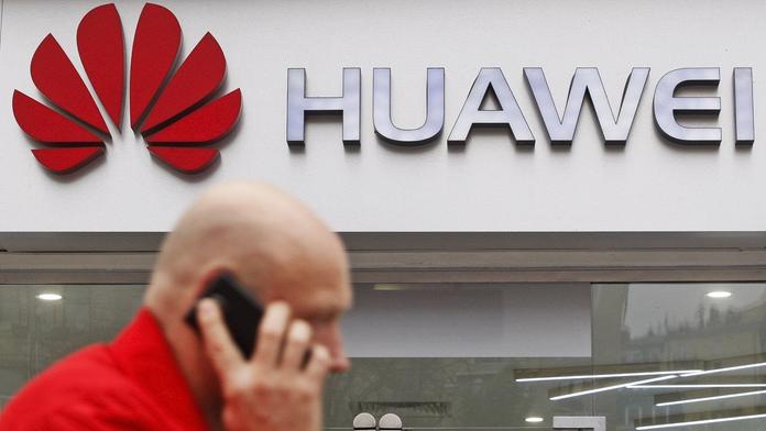 "Kradli jste naše technologie!" USA rozšířily obvinění proti Huawei