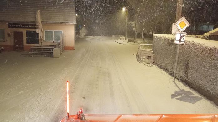Lidé na Jihlavsku nevěřili svým očím. Sníh zasypal jednu jedinou obec