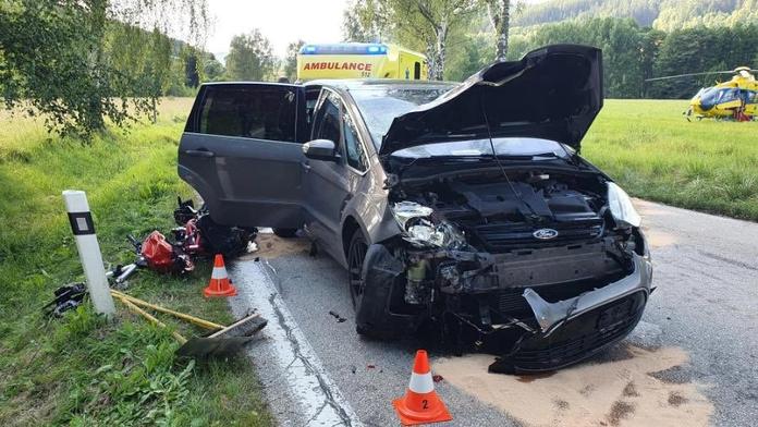 Tragická nehoda na jihu Čech. Po srážce s autem zemřel motorkář