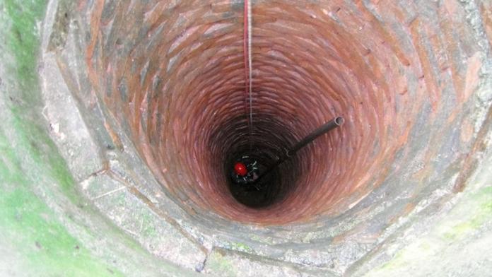 Na Semilsku spadl malý chlapec do desetimetrové studny, letěl pro něj vrtulník