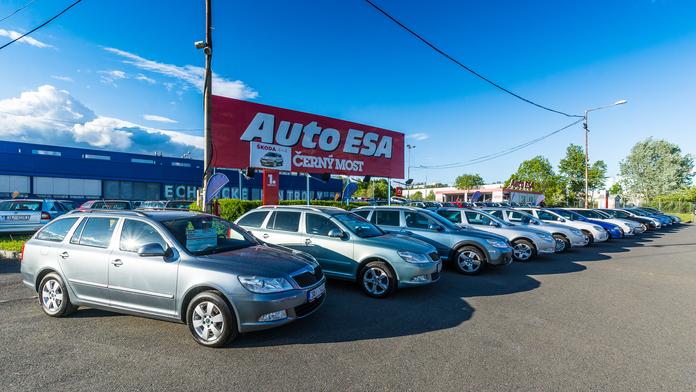 Před Auto ESA se tvoří fronty – akce Auto za polovinu pokračuje
