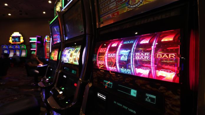 Muž netušil, že v Las Vegas vyhrál miliony. Museli ho vypátrat