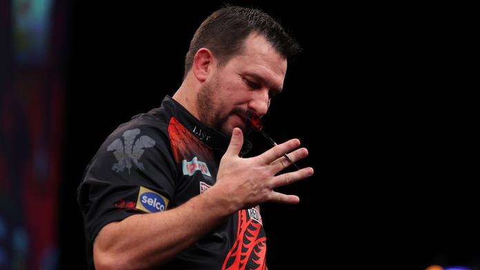 Druhý den World Grand Prix byl popravou favoritů. Končí Clayton nebo Chisnall