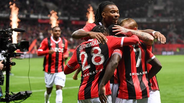 Fotbalisté Nice dohrávali v deseti. I tak slaví výhru a první místo v Ligue 1