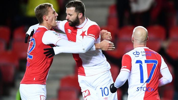 Slavia přetlačila Bohemians 1:0, zachránily jí ale dvě tyčky