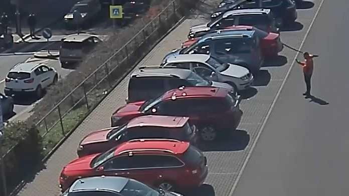Řidič srazil a vážně zranil dítě, z místa ujel. Policie hledá důležitého svědka