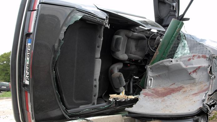 TRAGÉDIE! Mladík NEZVLÁDL AUTO, dostal smyk a ZABIL SPOLUJEZDKYNI!