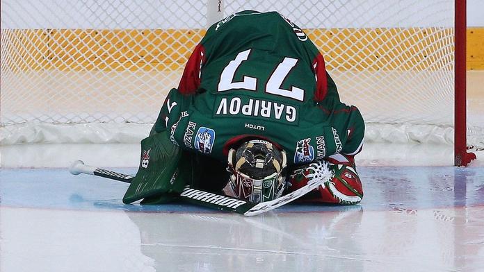 Gól přes celé? Brankář z KHL se mohl hanbou propadnout! VIDEO