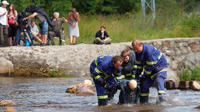 Kvůli natáčení Policie Modrava odložili demolici mostu!