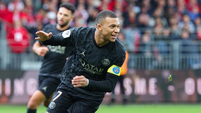 Odejdou Mbappé a jiné hvězdy zadarmo? Kluby mohou s hráči začít jednat