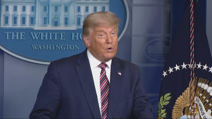 Donald Trump čelí žalobě. Ochráncům práv vadí jeho slova o covidu