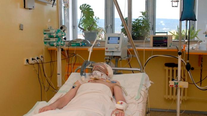 Muž (40) se zotavoval z infarktu, šéf mu přinesl do nemocnice VÝPOVĚĎ