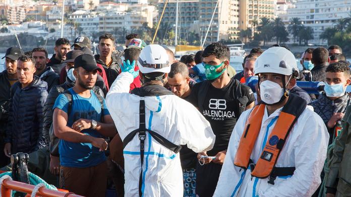 Oblíbená destinace Čechů v obležení migrantů. Na Kanáry jich míří tisíce