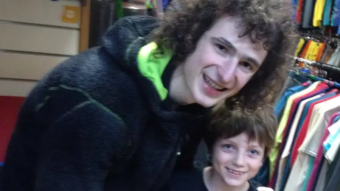 Adam Ondra s malým Tobym Robertsem