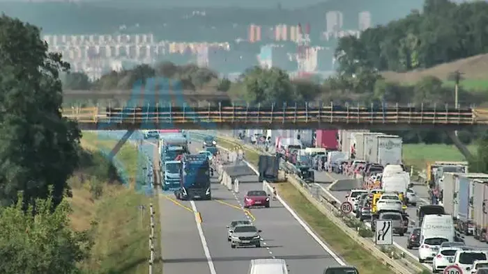 Dopravní nehoda na D2, na místě se tvoří kolony