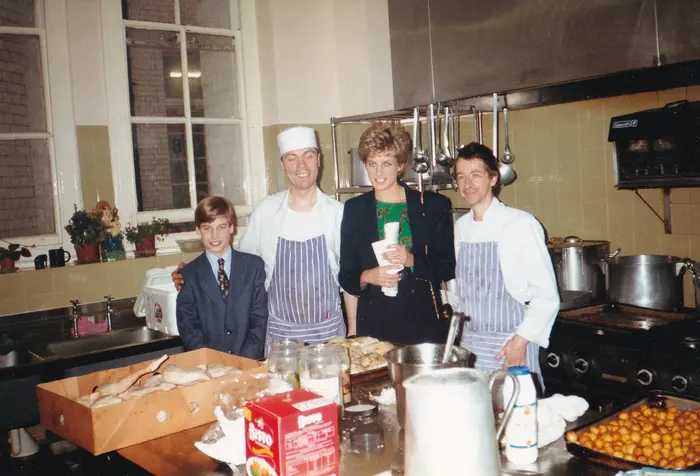 Princezna Diana a princ William na návštěvě charitativní organizace, 1993