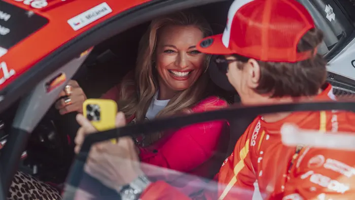 Moderátorka Lucie Borhyová za volantem Lamborghini Huracán ST EVO2