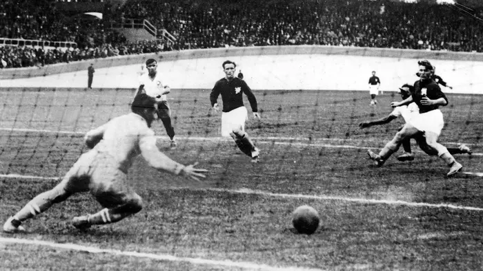 Odvetný zápas play-off z MS 1938, kde Československo nestačilo na Brazílii