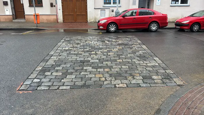 Dočasná dlažba na silnicích