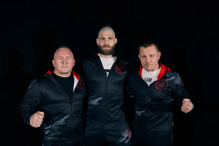 Trenéři Jaroslav Hovězák (vlevo), Martin Karaivanov (vpravo) a Jiří Procházka