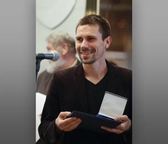 Jaroslav Vrábeľ přebírá ocenění za novinářskou tvorbu, 2015