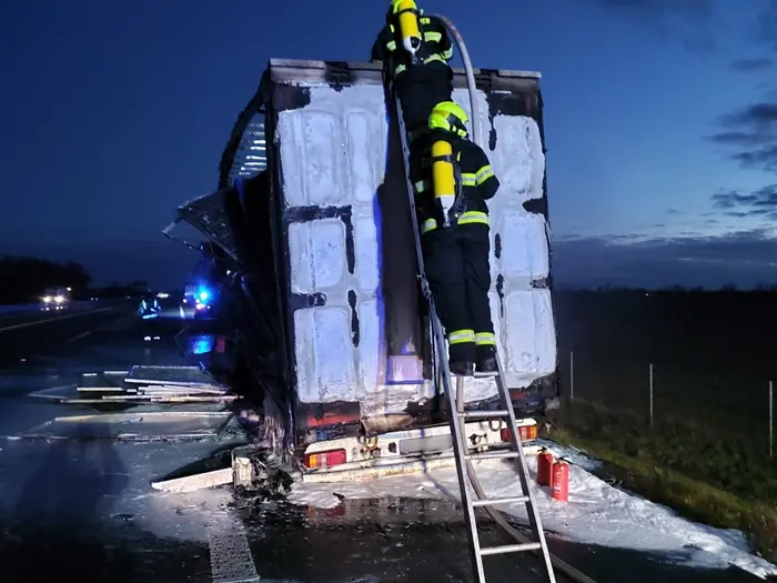 Požár kamionu na dálnici D2
