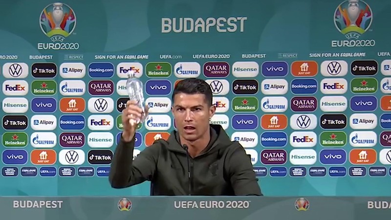 Pijte Radsi Vodu Nez Colu Internet Se Bavi Na Ucet Ronalda Nova Sport