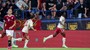 Francouzský záložník Tchouameni oslavuje gól před sparťanskými fanoušky