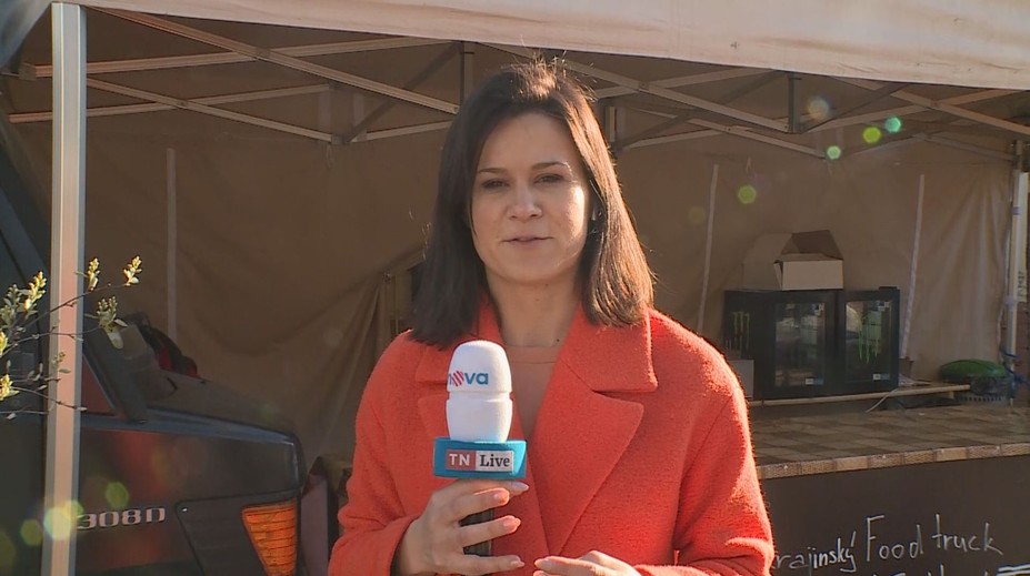 Uprchlíci prodávají tradiční ukrajinské pokrmy