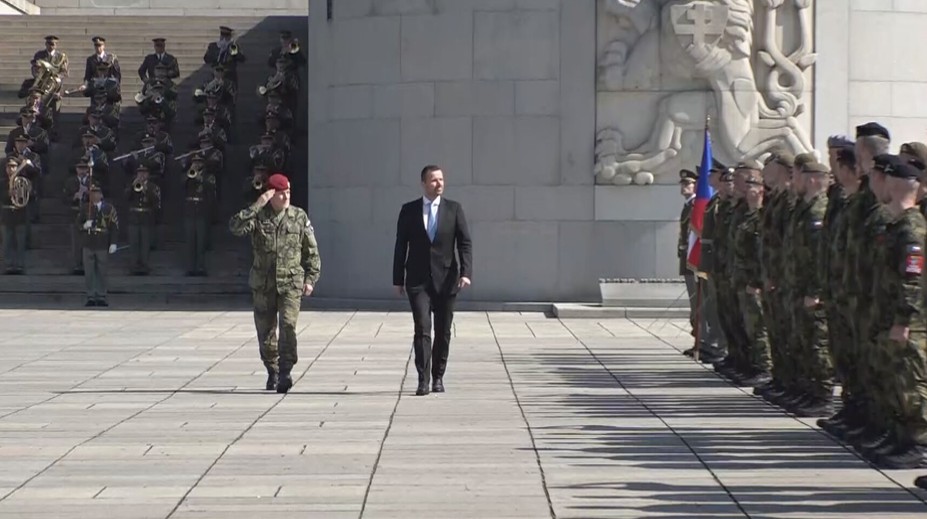 Vojáci se vrátili ze zahraničních misí. Přivítal je slavnostní ceremoniál