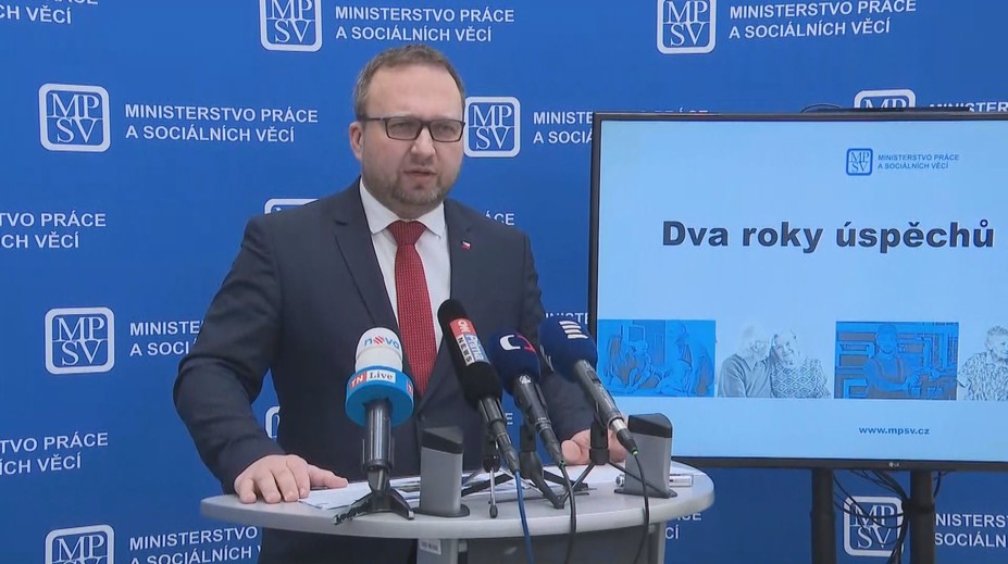 Jurečka: Příspěvek na péči by mohlo jít zvýšit nařízením vlády