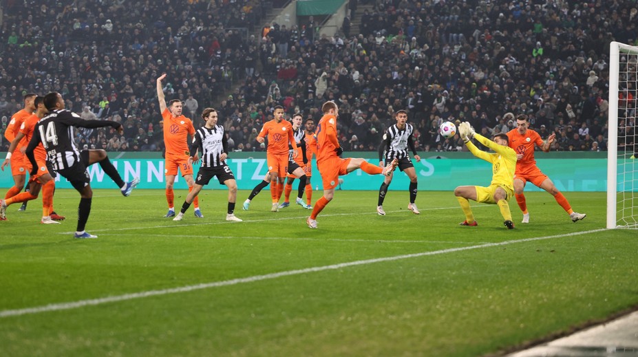 Momenty 15. kola Bundesligy: Casteels ukradl jasný gól, Wirtz přehodil gólmana